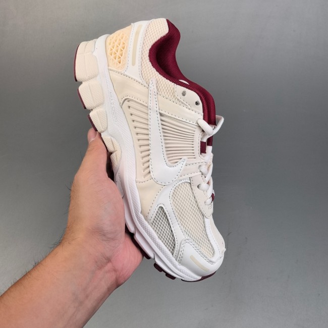 5A Zoom Vomero 5 Sneakers Beige