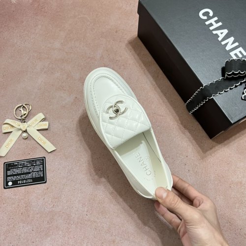 5A Quilted Tab Loafers White Leather