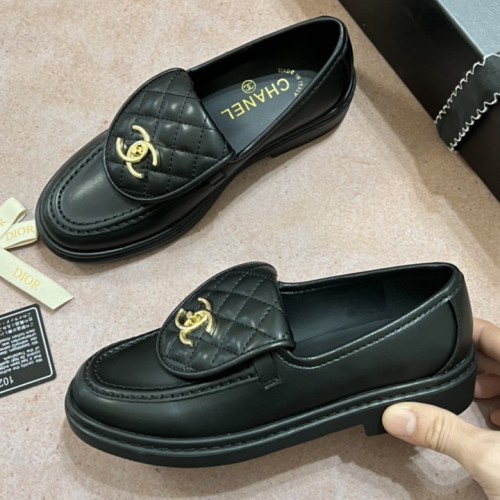 5A Quilted Tab Loafers Black Leather