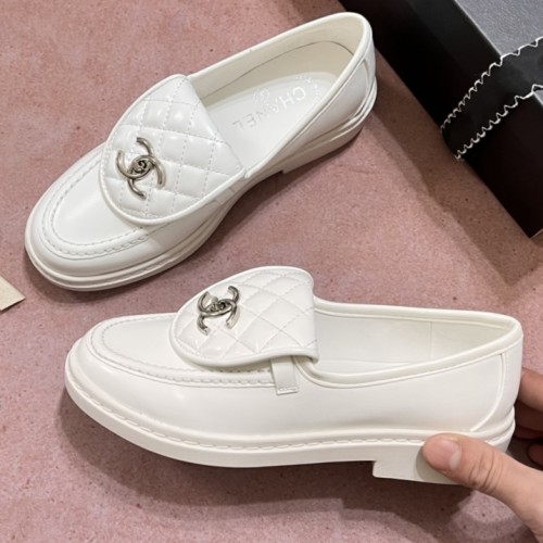 5A Quilted Tab Loafers White Leather