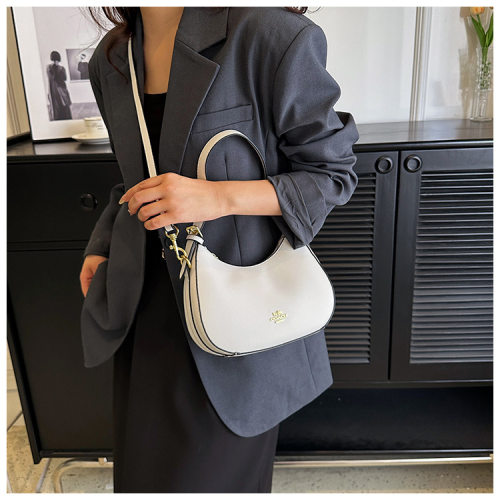 5A Women's Bailey Hobo Handbag White