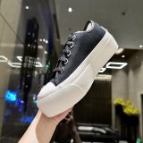 Classic plimsolls for casual wear Low-top canvas sneakers