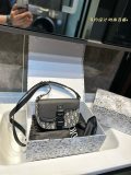 Original Oblique Saddle Flap Messenger Bag