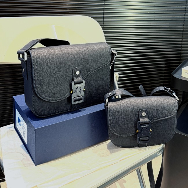 Original Oblique Saddle Flap Messenger Bag