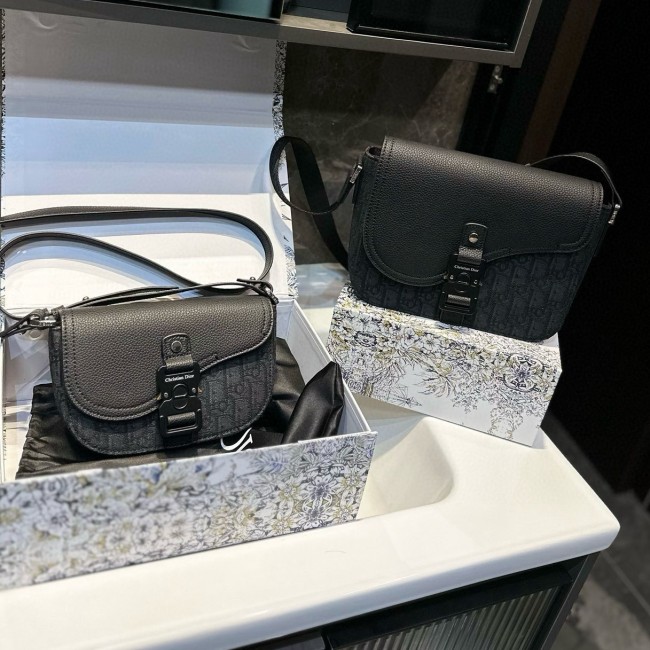 Original Oblique Saddle Flap Messenger Bag