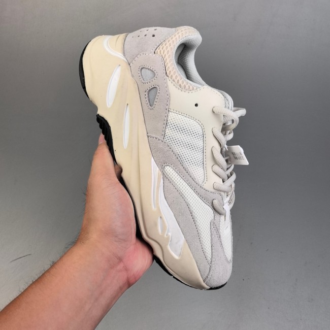 5A Yeezy Boost 700 Retro Sneakers