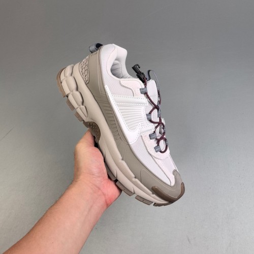 5A Zoom Vomero Roam Sneakers