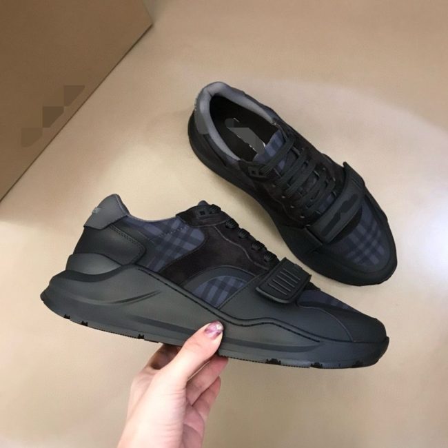 Original Regis Sneaker