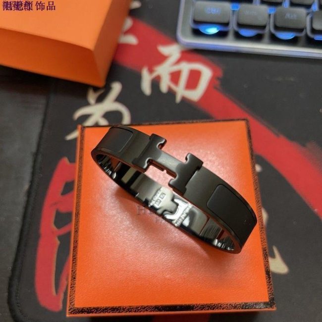 5A Clic Clac H Bracelet