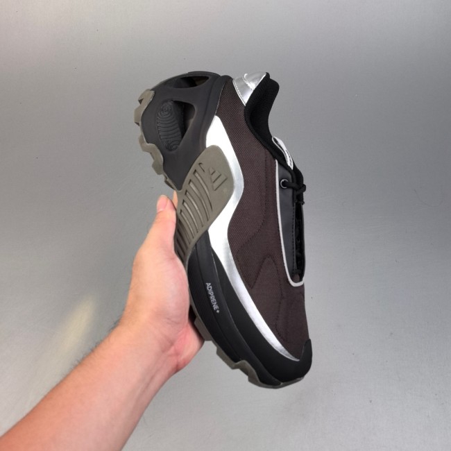 Original Wonder Runner Sneakers