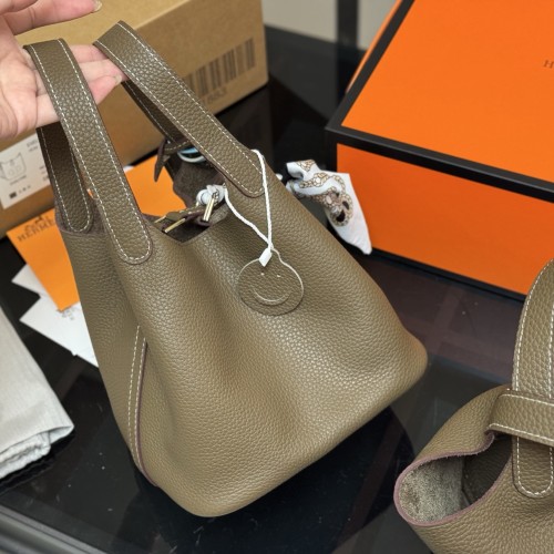 Original Women's Picotin Lock 22 Clemence Tote Handbag 18 Etoupe H060991CK18