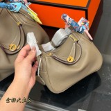Original Women's Lindy Clemence Shoulder Bag 18 Etoupe H073428CK18