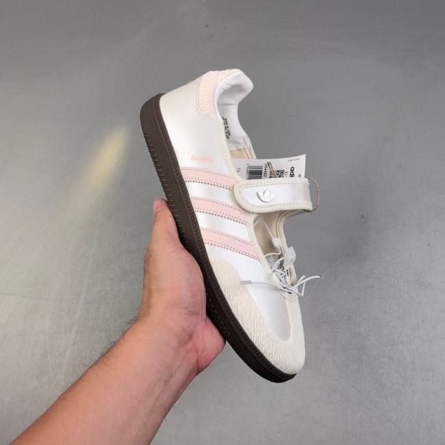 5A Samba Jane Sneaker