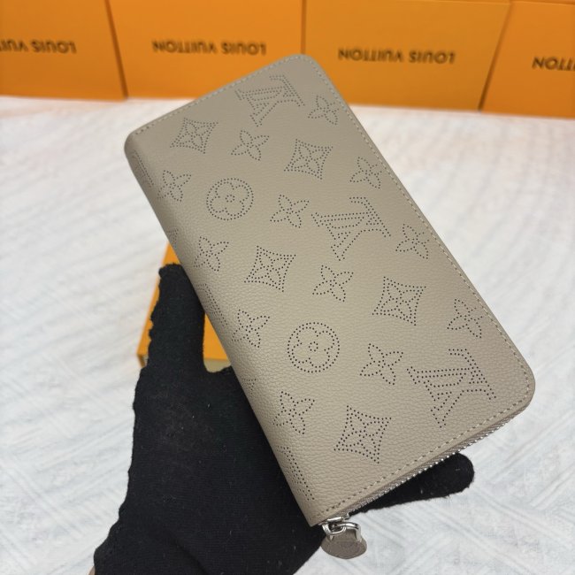 Women's Zippy Silver Hardware Printed Perforated Design Calfskin Wallet apricot M61867