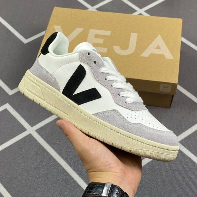 Original V-90 Sneaker