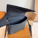 Original DISTRICT Messenger Bag