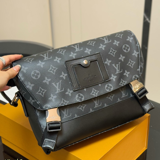 Men's Voyager Messenger Bag