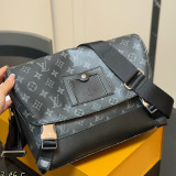 Men's Voyager Messenger Bag