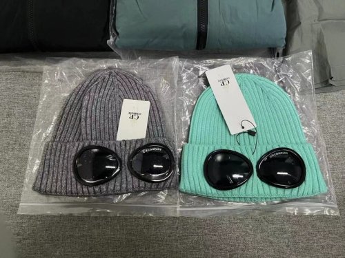 Original Goggle-Detail Knitted Hat