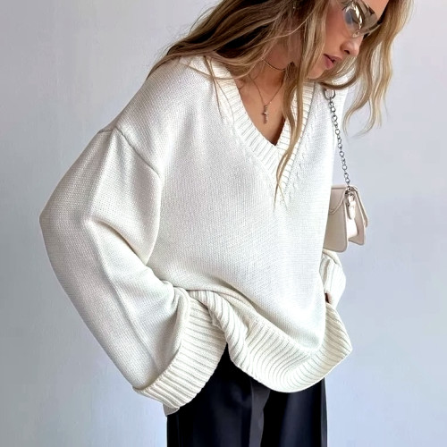 V-Neck Knit Sweater （black & white）