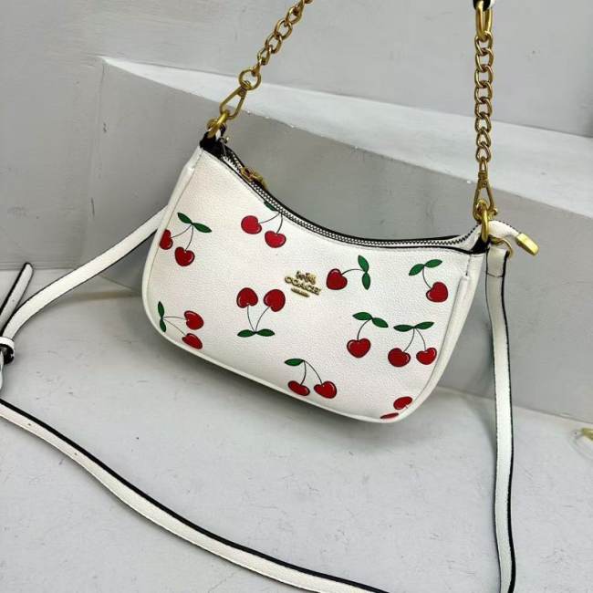 5A 9024 Shoulder Bag