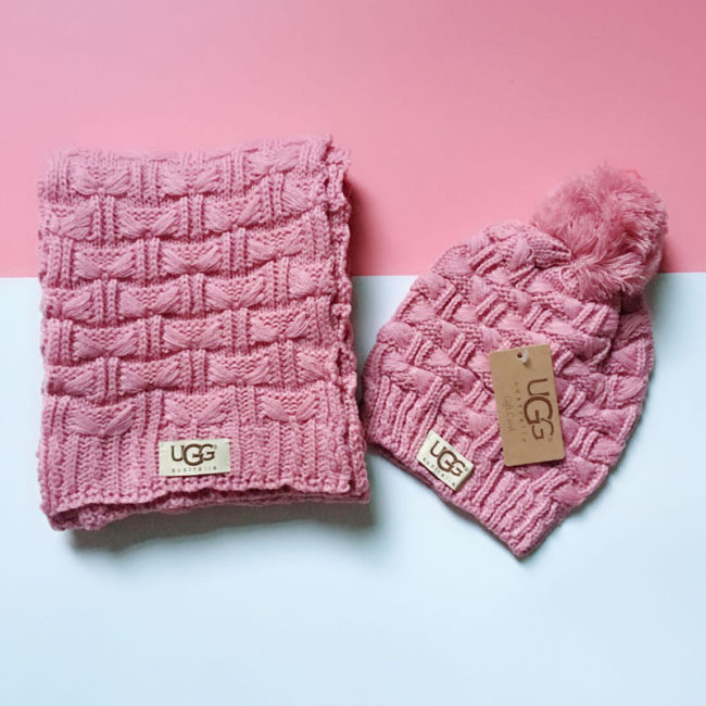 5A Knitted Beanie & Scarf Set in Pink – Warm Winter Accessories with Pom-Pom Detail