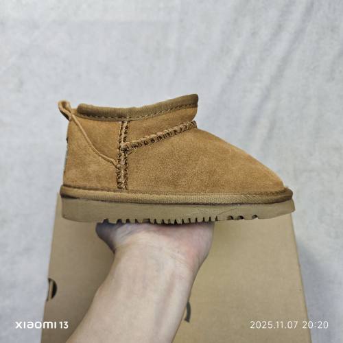 Kids Classic Ultra Mini Boot Chestnut Shoes Size 27