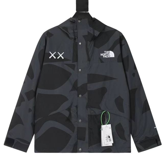 Original 1986 Retro Mountain Jacket in Camo – Vintage Waterproof & Insulated