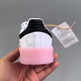 5A Sambae Hello Kitty GAZELLE INDOOR  (Women's) IG4450