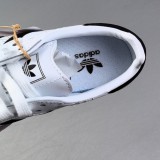 5A Sambae Hello Kitty GAZELLE INDOOR  (Women's) IG4450