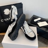 Original Quilted Leather Low top Lace Up Sneakers