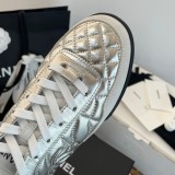 Original Quilted Leather Low top Lace Up Sneakers