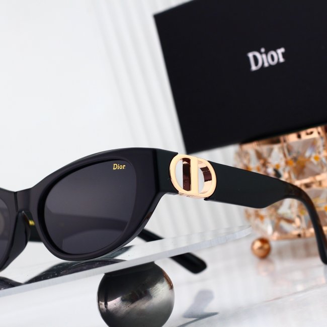 5A 30Montaigne B5U Butterfly Frame Sunglasses