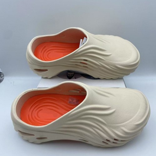 5A Echo Wave Clogs Slip-On Sandals
