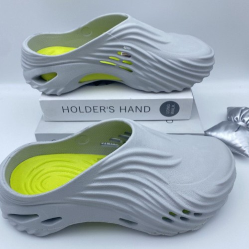 5A Echo Wave Clogs Slip-On Sandals