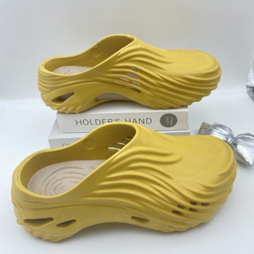 5A Echo Wave Clogs Slip-On Sandals