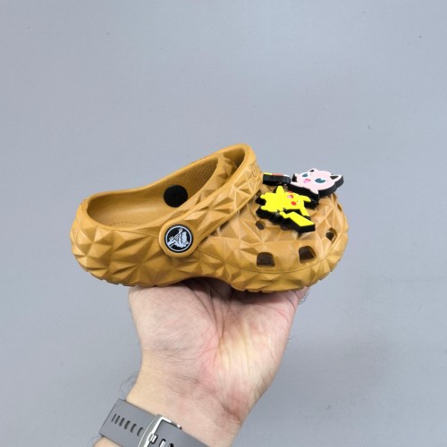 5A Kids Classic Geometric Clogs