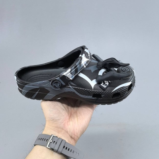 5A Black Thorn Classic Clog