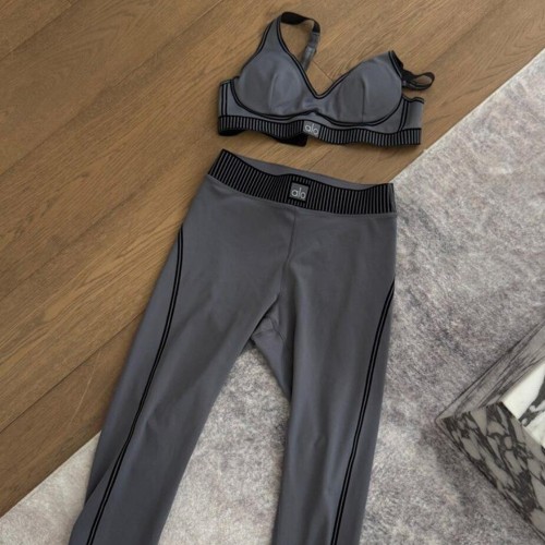 5A High-Waisted Leggings And A Matching Sports Bra Set