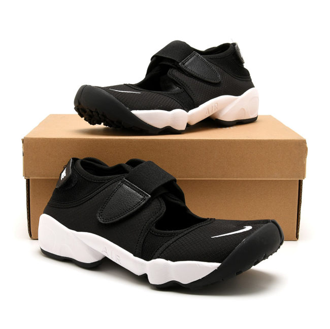 5A Air Rift BR Slip-On Sneakers Black and white