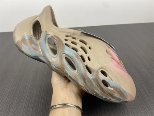 Yeezy Foam RNNER MX Sand Grey GY3969