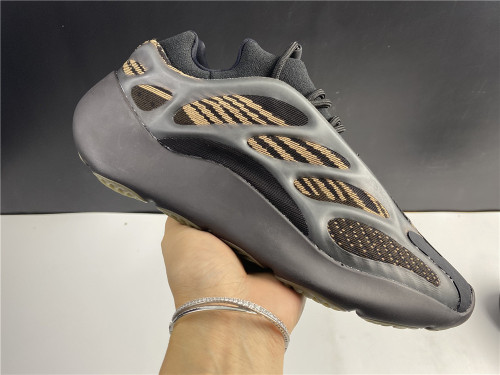 YEEZY 700 V3 CLAY BROWN