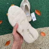 Yeezy Foam RNNR Sand FY4567