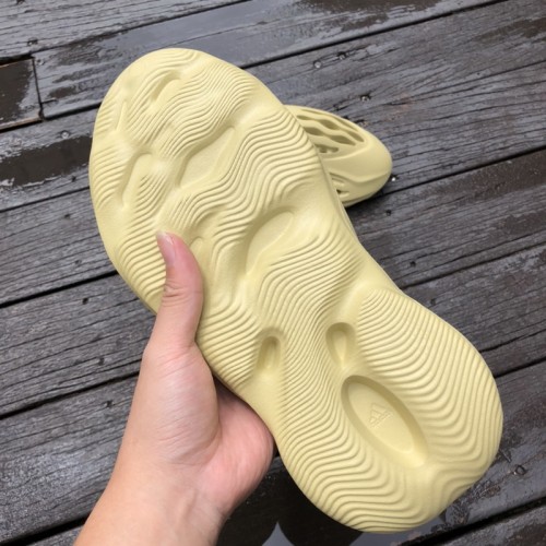 Yeezy Foam RNNR Sulfur