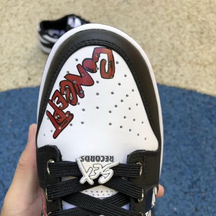 Nike Dunk Low shoes