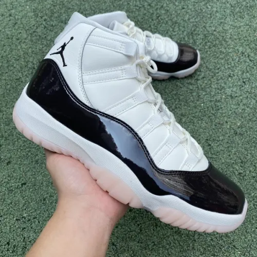 Jordan 11 WMNS “Neapolitan”