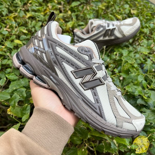 New Balance 1906R Driftwood Dark Mushroom