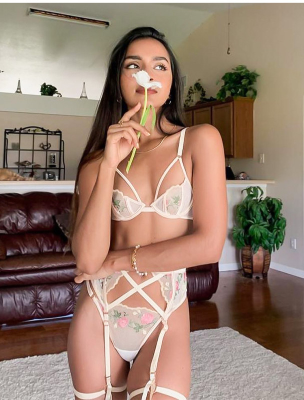 Best Sexy Lingerie Three Pieces Sets Flower Embroidery Bralette Garter Belt