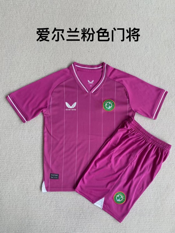  Republic of Ireland goalkeeper purple shirt and shorts 2023