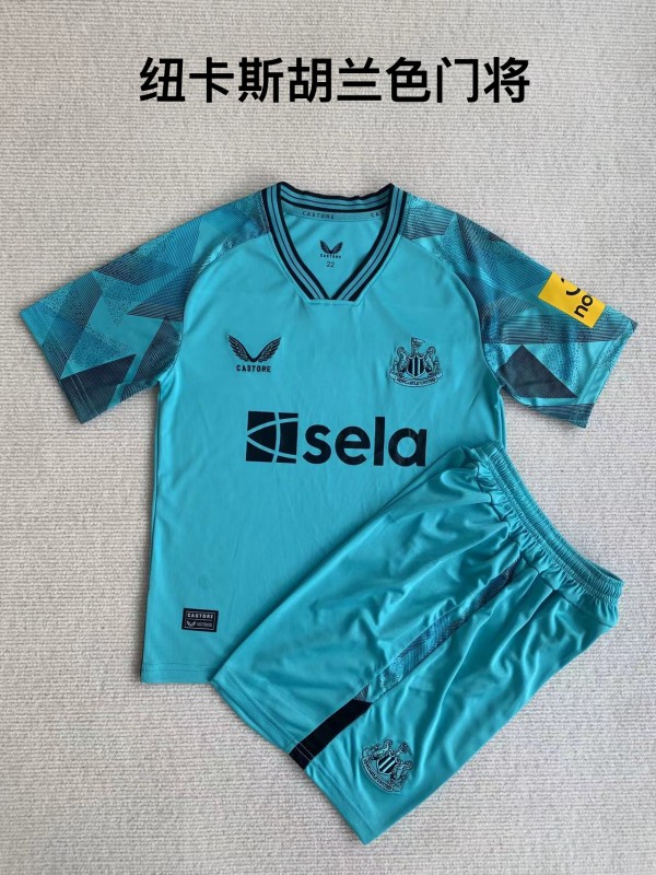 Newcastle united goalkeeper blue with shorts 23-24